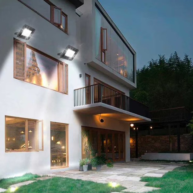 Proiector LED SMD 600W pentru Exterior, Protectie IP66, Lumina Alb Neutru 4000K, Alimentare 220V si Carcasa Rezistenta din Aluminiu