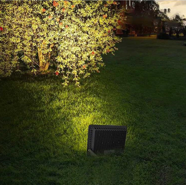 Proiector LED SMD 400W pentru Exterior, Protectie IP66, Lumina Alb Neutru 4000K, Alimentare 220V si Carcasa Rezistenta din Aluminiu