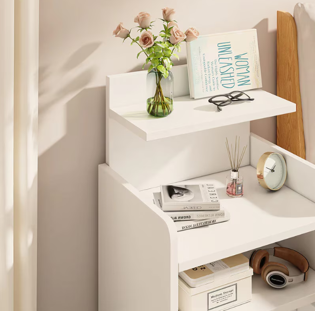 Noptiera Moderna Alba Cu Sertar Si 3 Polite, Design Compact Multifunctional, MDF Rezistent 33x26x60 cm